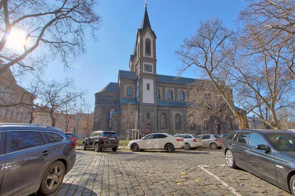 Auriapartments Karlin 2Kk S Terasou A Parkovanim Praha Bagian luar foto